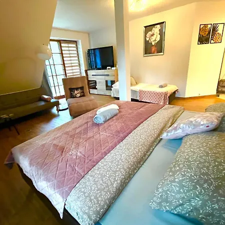 Casanna Apartamento Łomianki